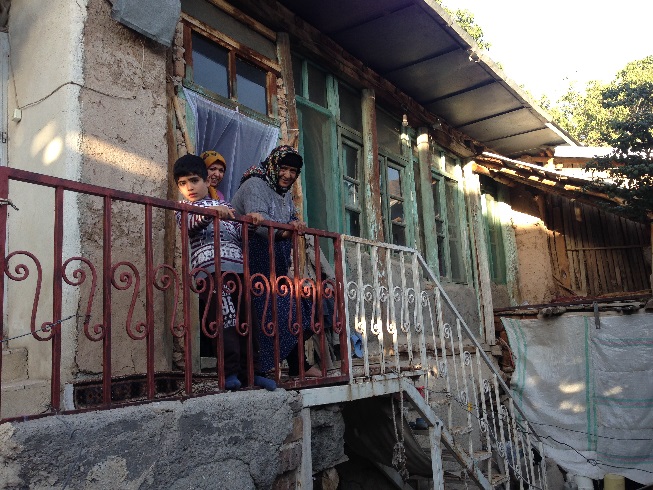  خانه جلال آل احمد در روستای اورازان در تالقان  با صاحب خانه جدیدش