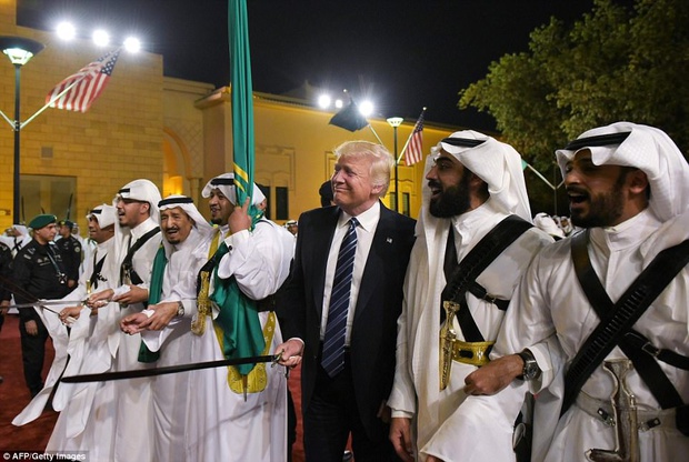 رقص شمشیر ترامپ و سعودی ها در سفر به عربستان