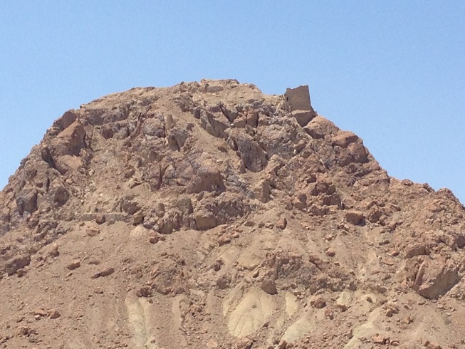  باز مانده های ویرانی یکی از قلعه های اسماعیلیه در ایالت قومس - چشمه علی دامغان