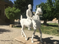 سردار اسعد بر اسب در قلعه جونقان