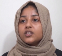 آفرین فاطمه فعال اجتماعی و معترض جوان مسلمان، که خانه اش را به بهانه ساخت غیرقانونی با بولدوزر ویران کردند