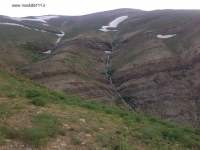 آب های جاری از چشمه مرشد و چشمه نرگس - پایین پای قله توچال 