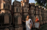 ستون هایی برای ساخت معبد رام، خدای هندوان، بندی جدید برای بندیانی نو