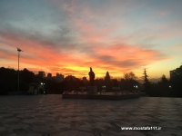 مجسمه امیرکبیر رو به طلوع در انتظار صبح